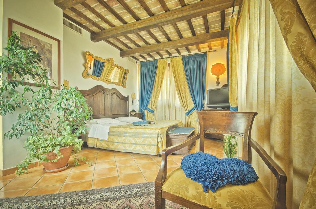 Le Gole Ristorante & Resort Celano Habitación foto