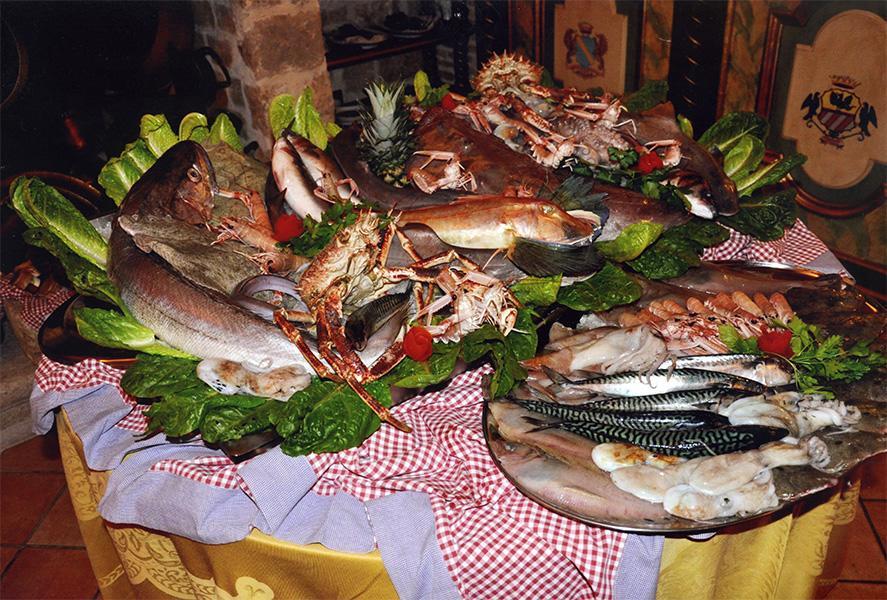 Le Gole Ristorante & Resort Celano Exterior foto